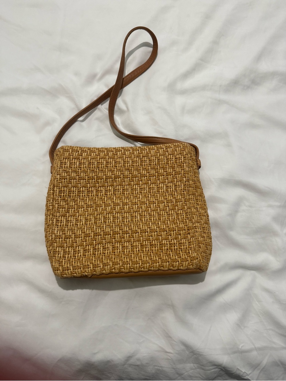 Fossil - Woven Straw Crossbody in Tan with Brown Strap